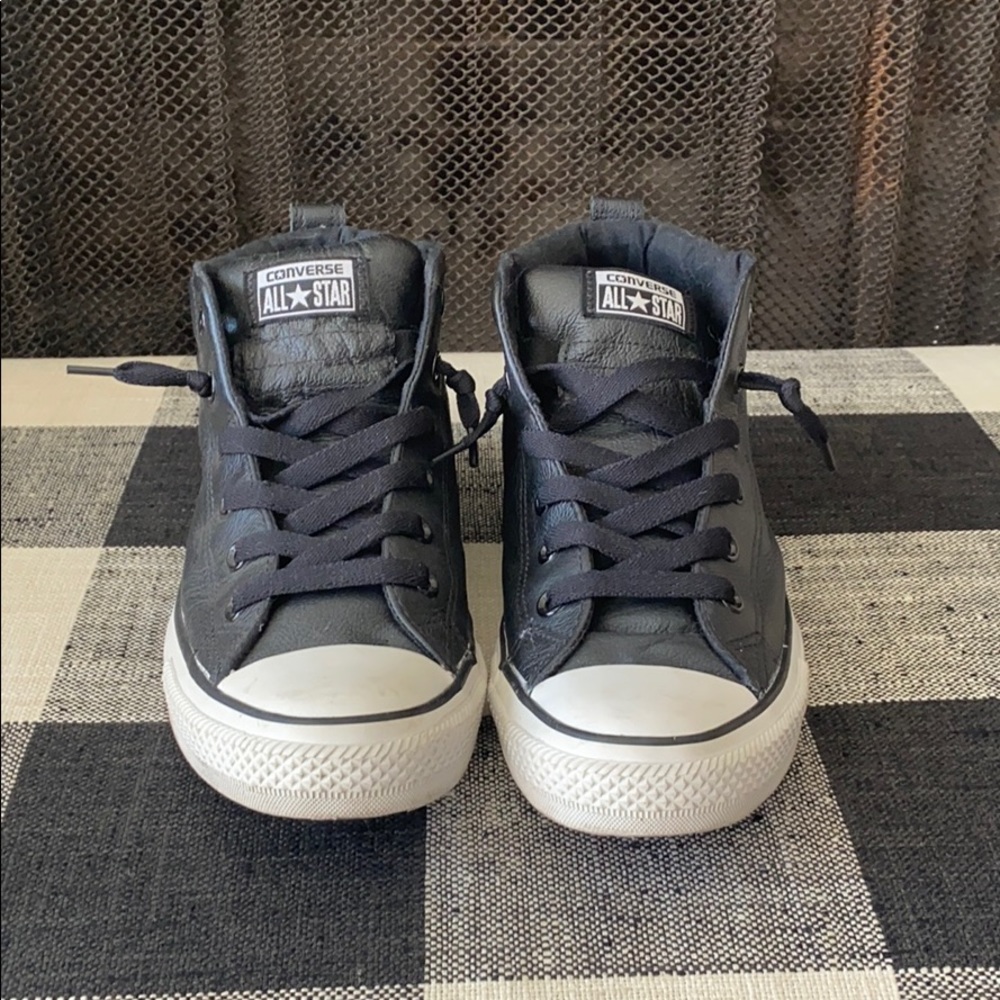 Men’s high top converse.